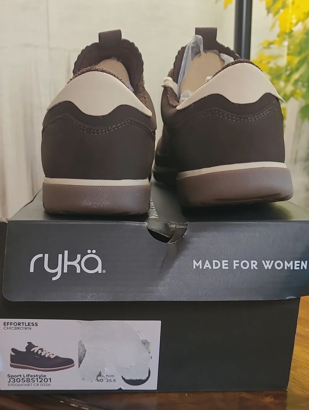 New in box! Ryka Effortless Womens 9 chic brown athletic low top lace up sneaker